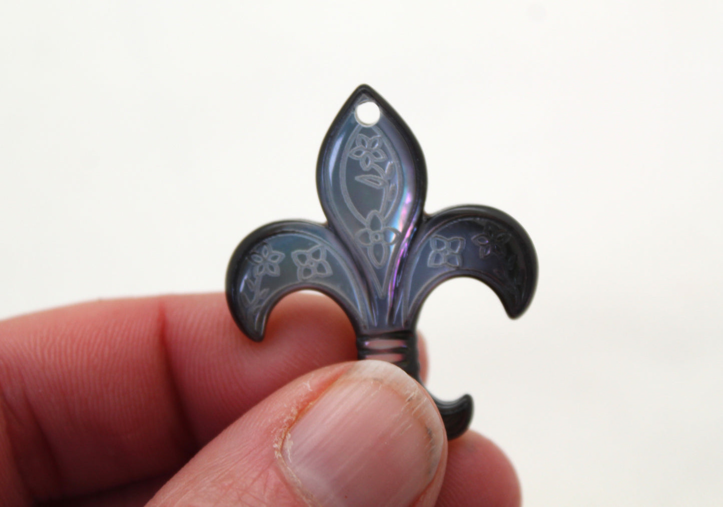 ONE Mother of Pearl drilled cabochon Gemstone Fleur-de-lis 39X30MM