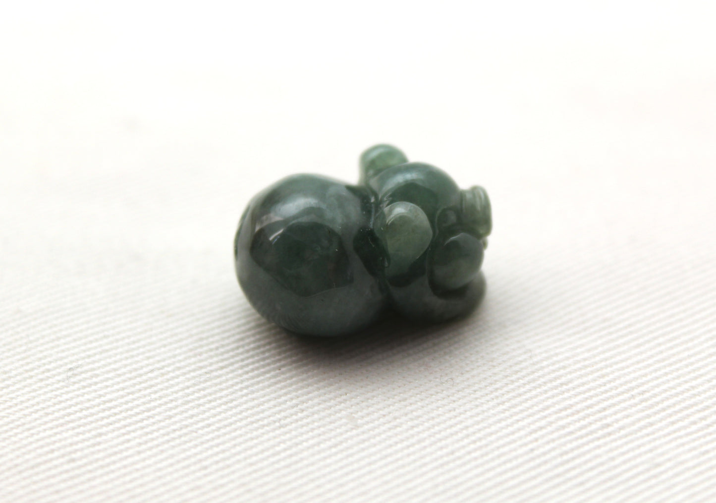 Small Jade Pig Gemstone natural 20MM