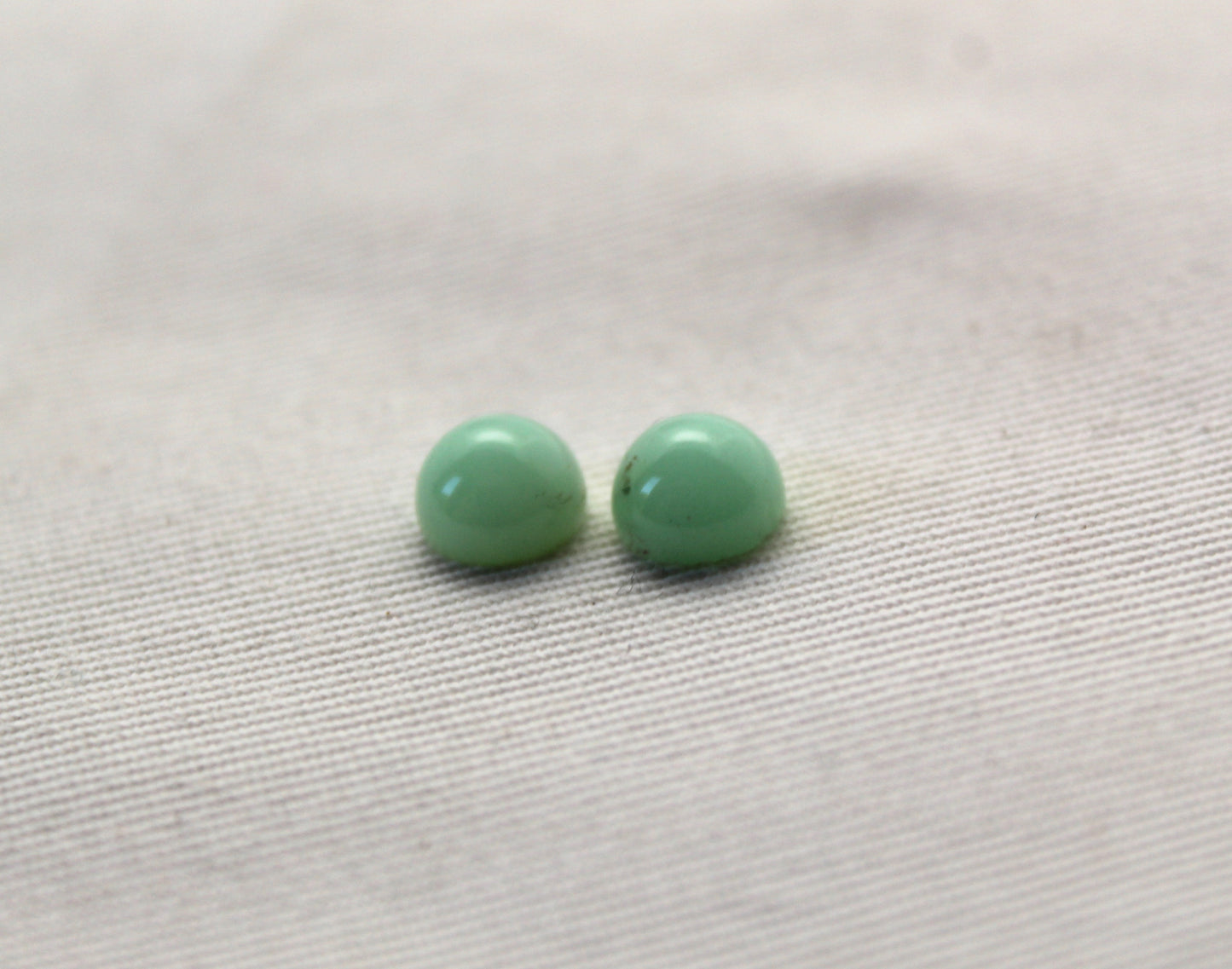 TWO Chrysoprase round cabochon 8 mm green