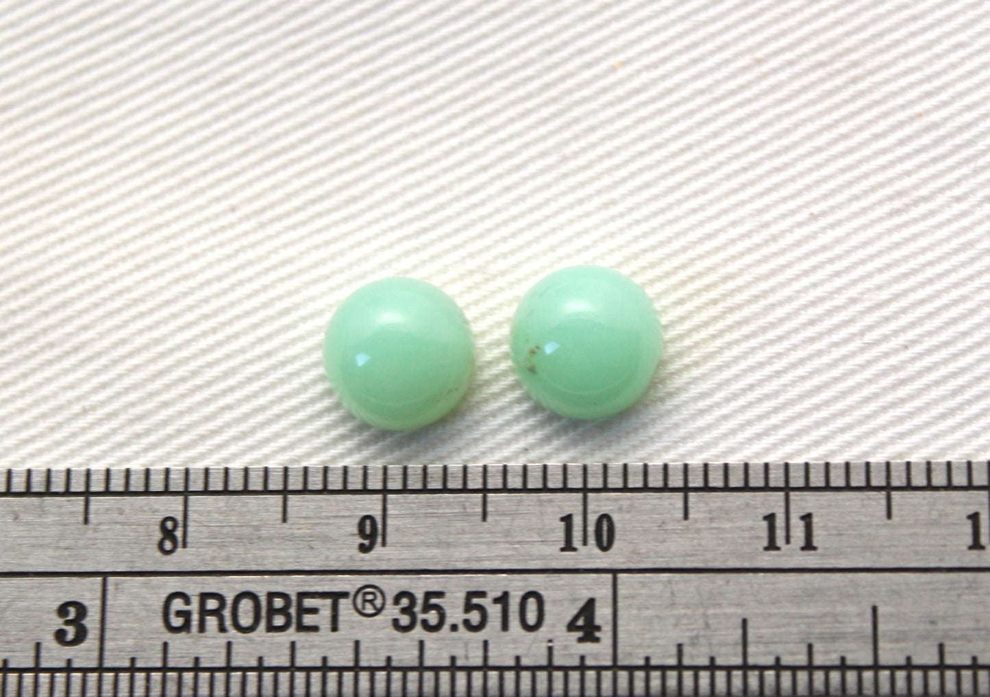 TWO Chrysoprase round cabochon 8 mm green