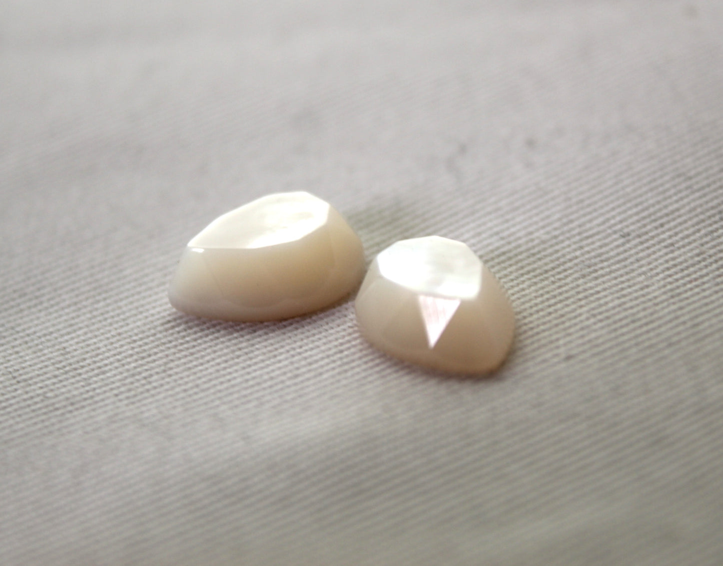 DEUX cabochons Nacre Pierres gemmes rondes 10MM