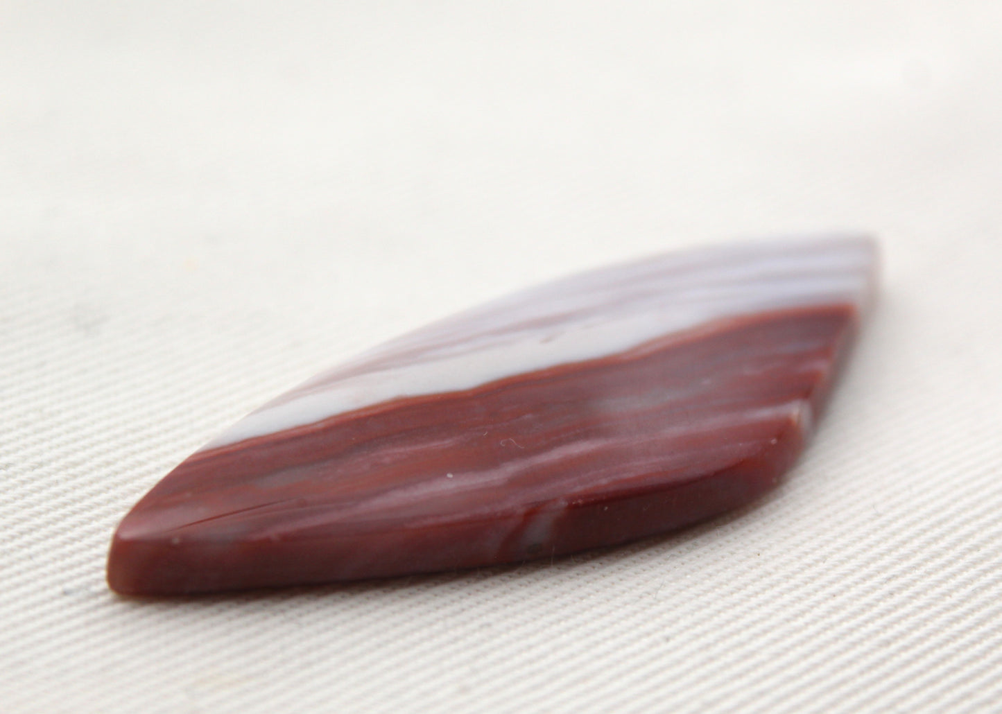 One striped Jasper Cabochon white red
