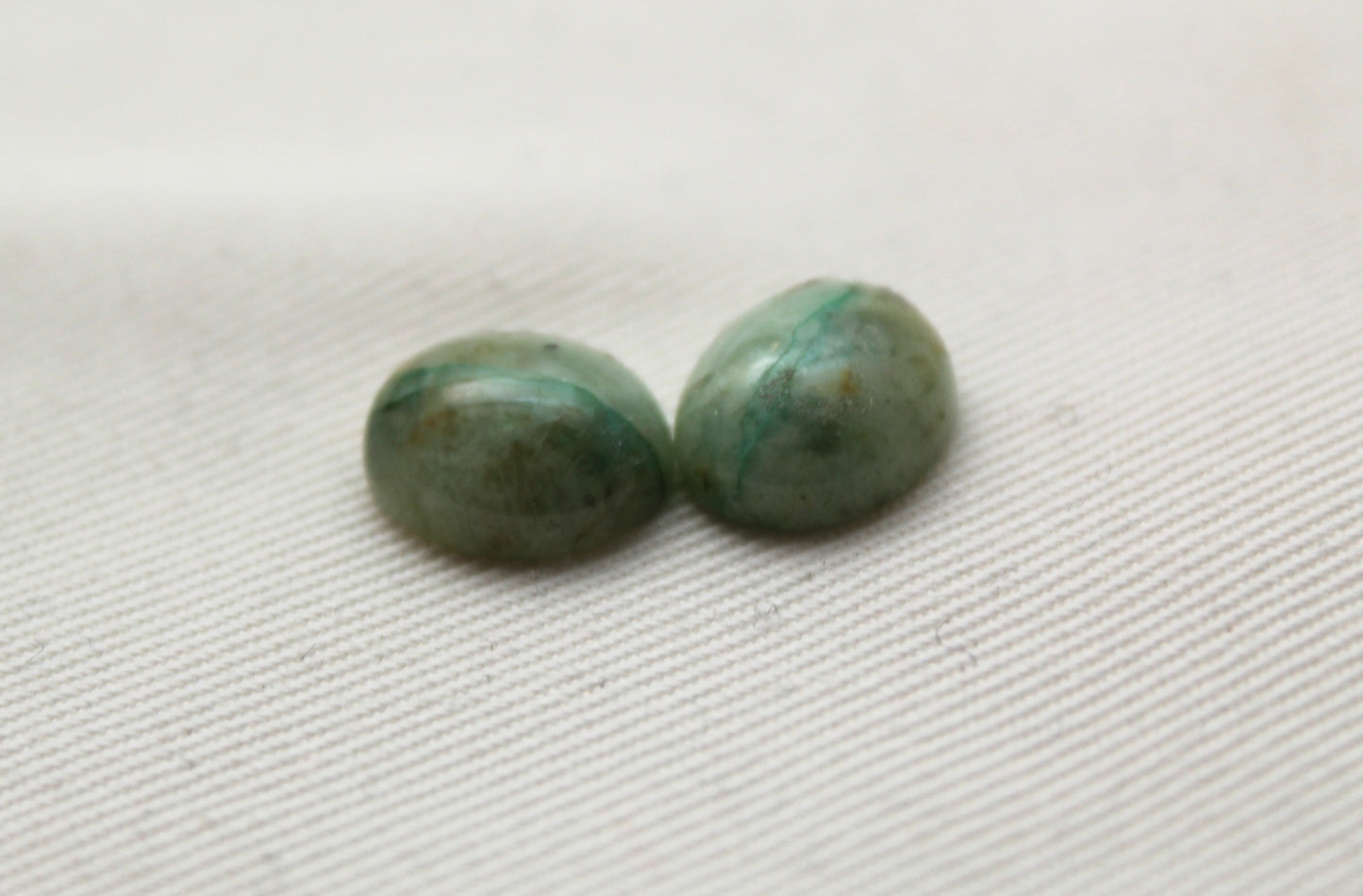<tc>DEUX Chrysocolle Quartz cabochon oval 10X12MM</tc>