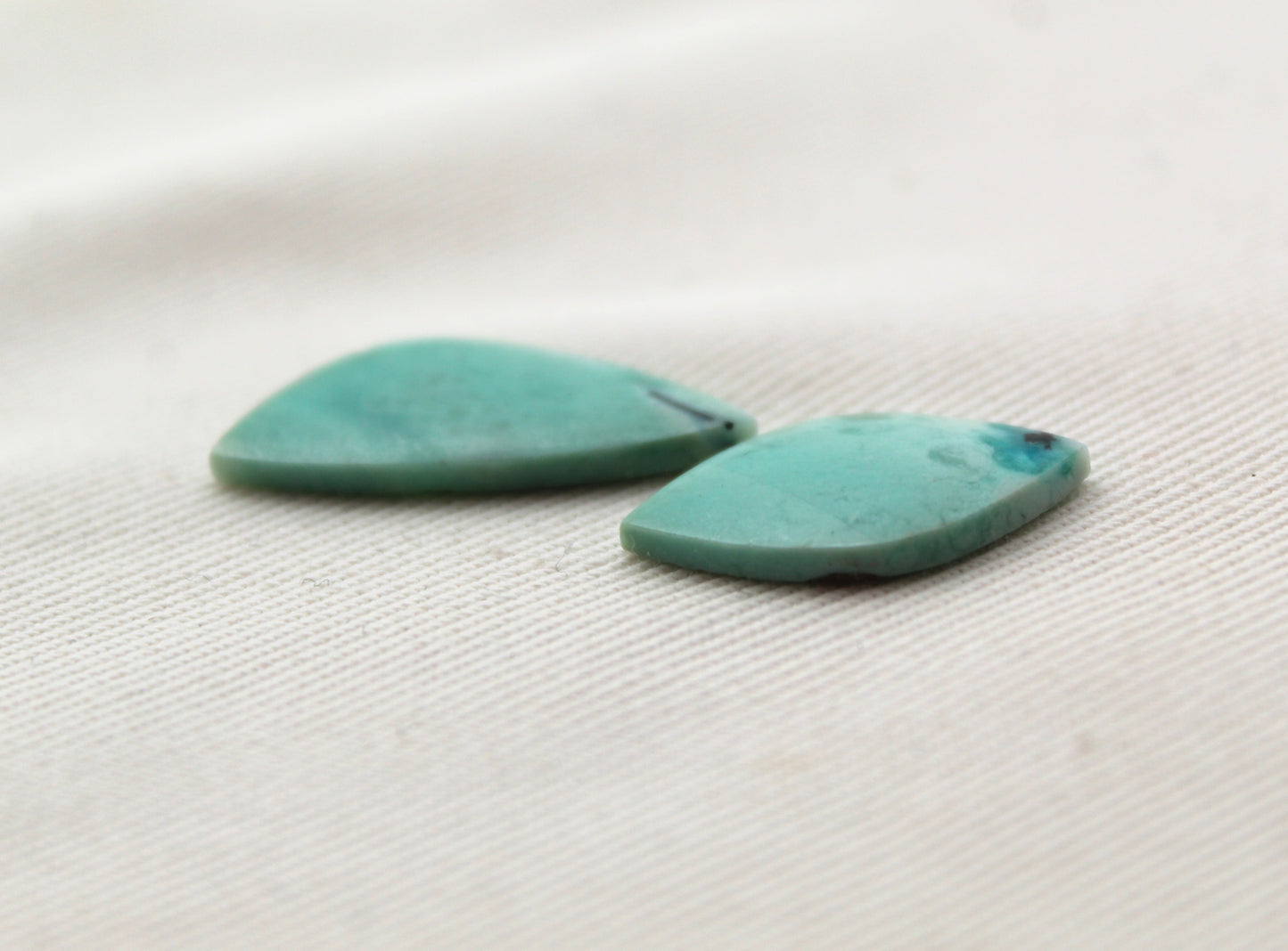 PETITS Cabochons taille bague en bois opalisé bleu