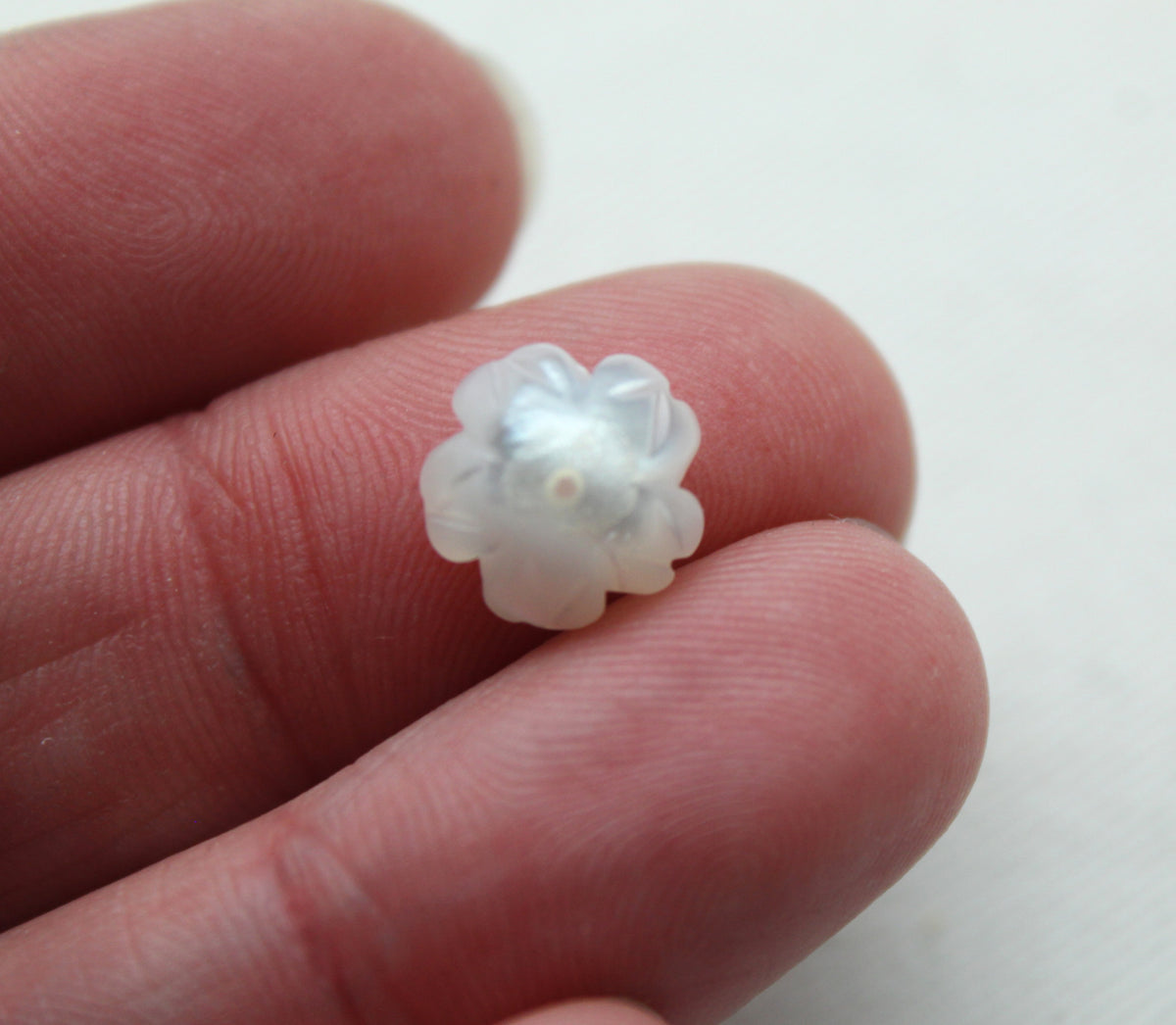 Two Mother of Pearl cabochons Gemstone FLOWER 10MM white