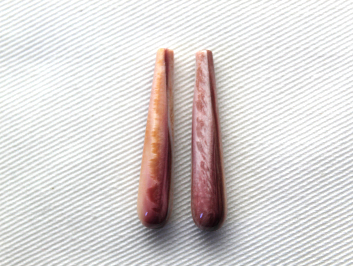 TWO Lion Paws Shell drop 6x30MM top drilled