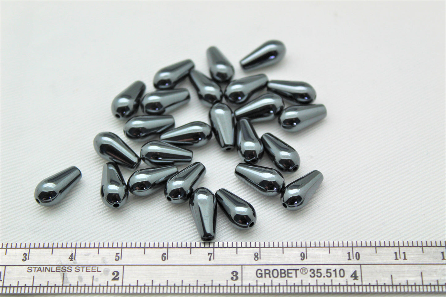 Lot of TWENTY FIVE Hematite beads Gemstones 12x6 mm Drop
