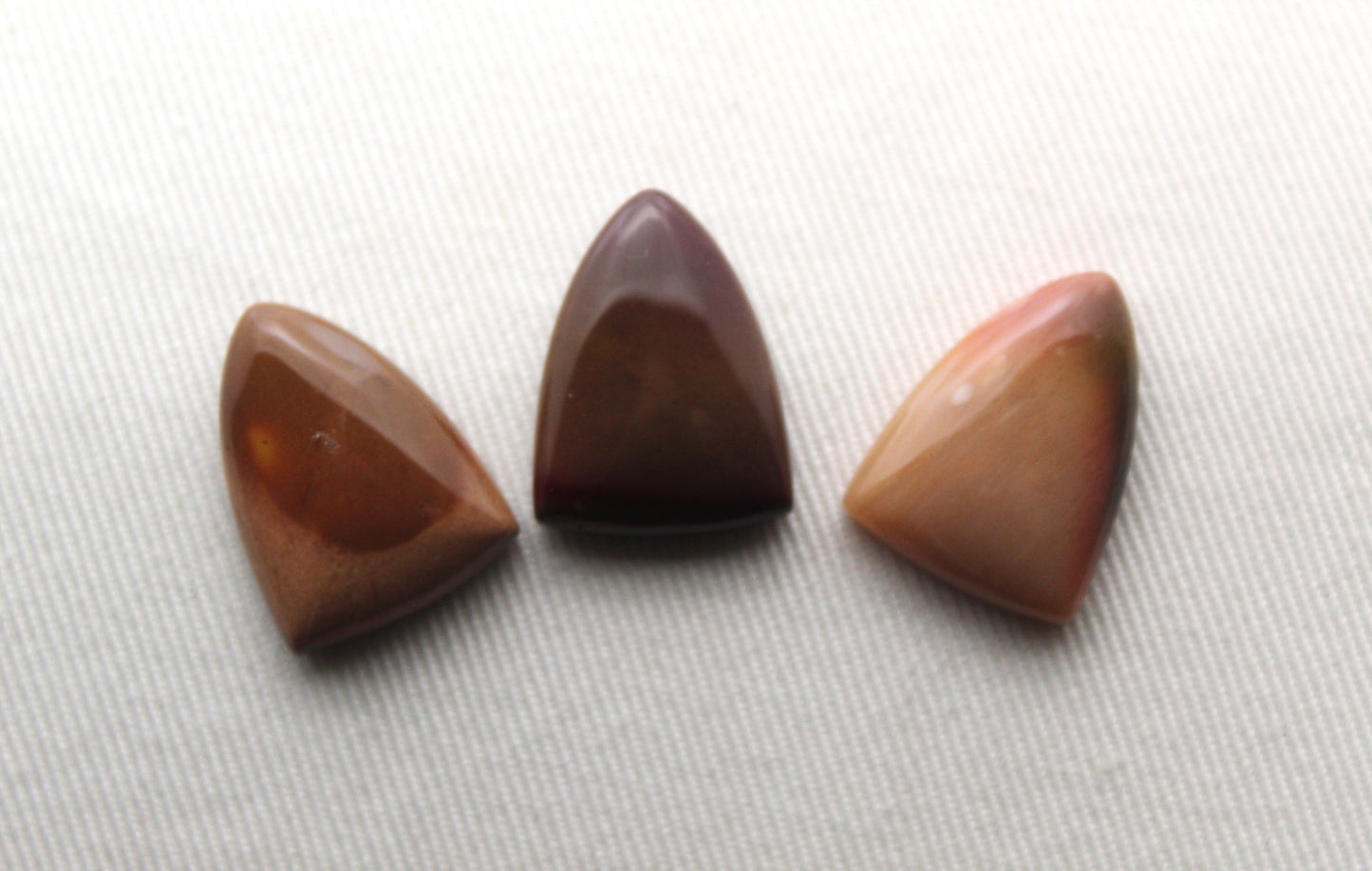 Lot of three mookaite cabochons 15 x 20 MM Gemstones