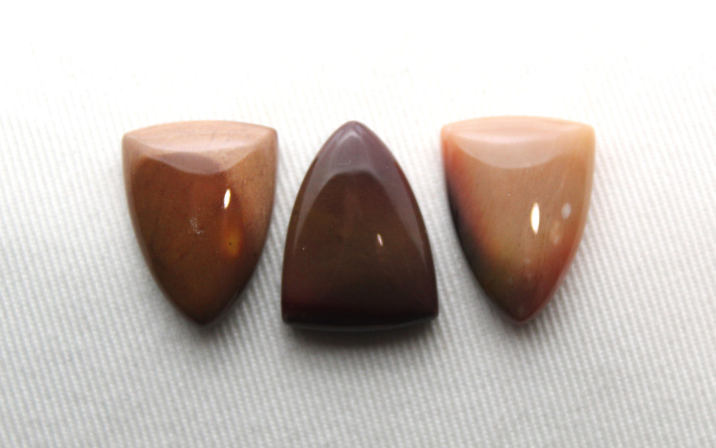 Lot of three mookaite cabochons 15 x 20 MM Gemstones