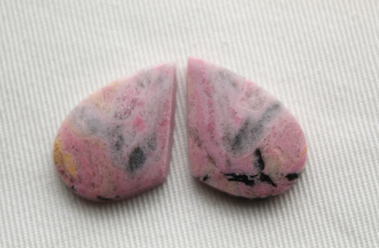 Paire de Cabochons Freeform Rhodonite Gemstone rose noir