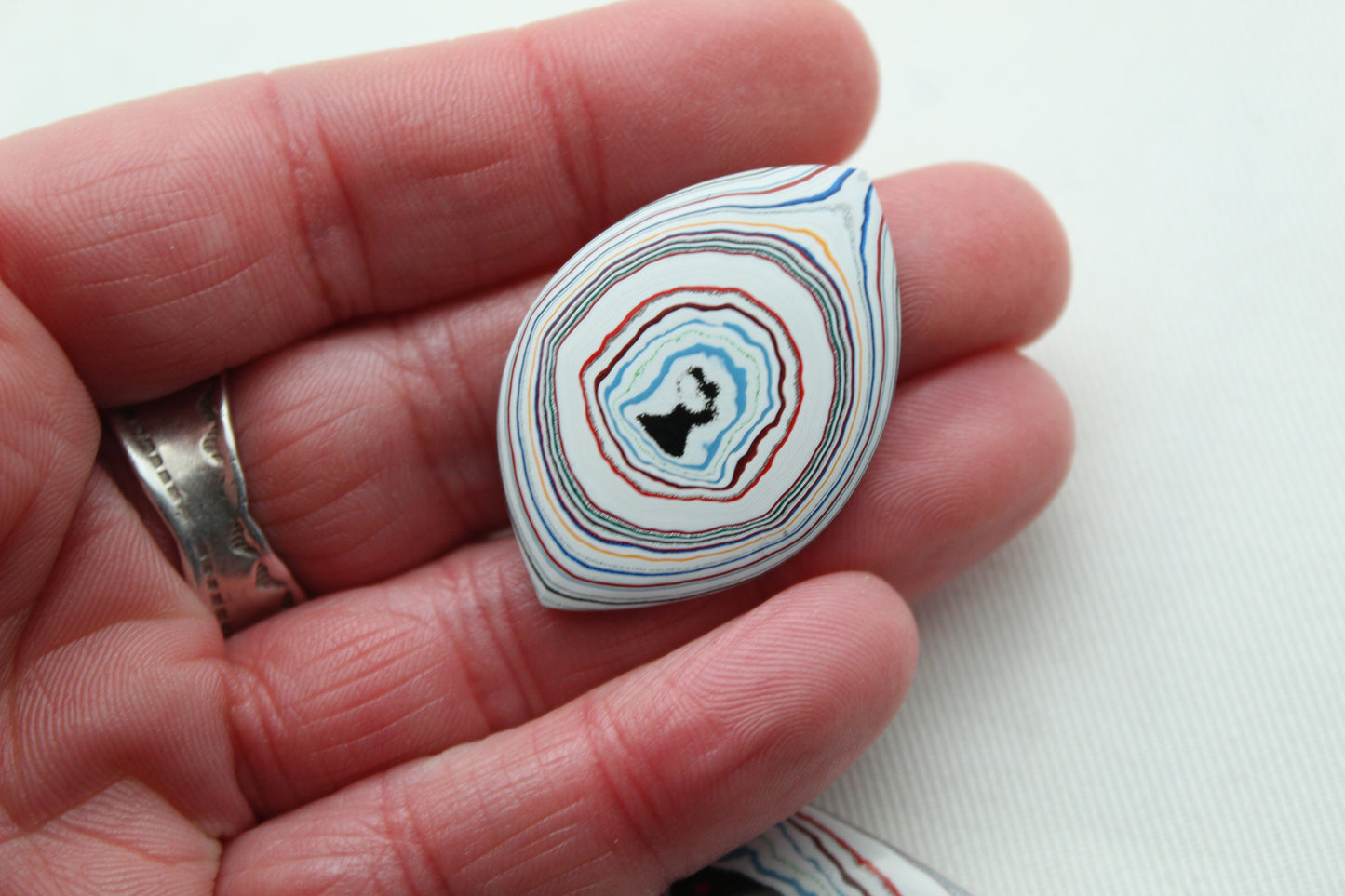 Fordite Cabochon triangle Paire blanc rose noir