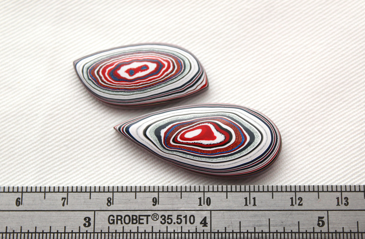 Fordite Cabochon triangle Paire blanc rose noir