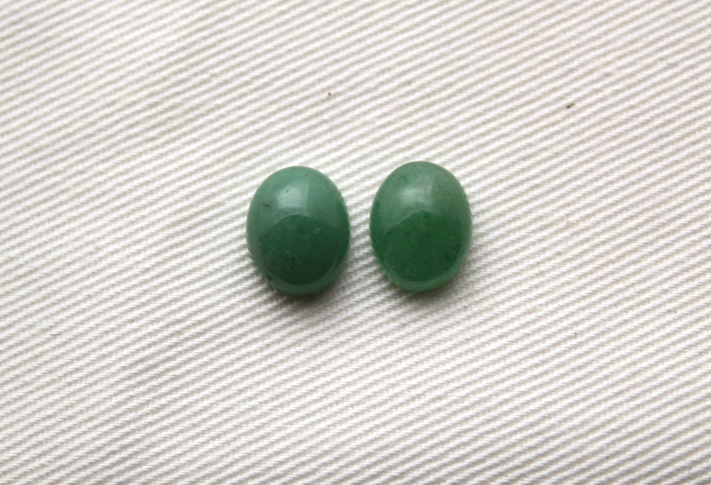 TWO oval green aventurine cabochons Gemstone 8X10MM