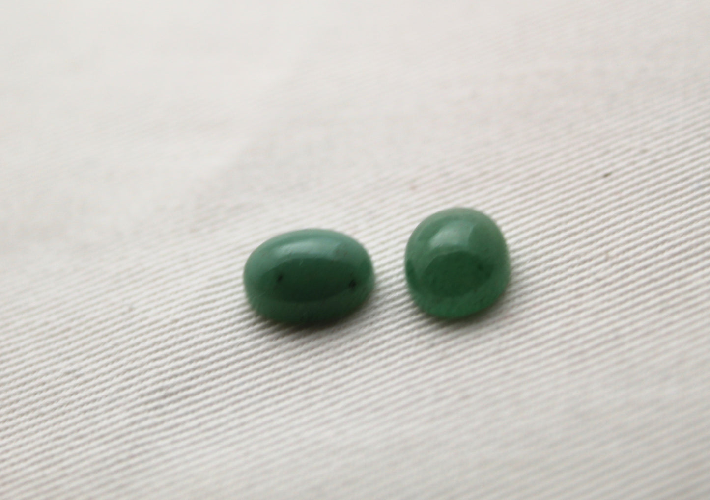 TWO oval green aventurine cabochons Gemstone 8X10MM