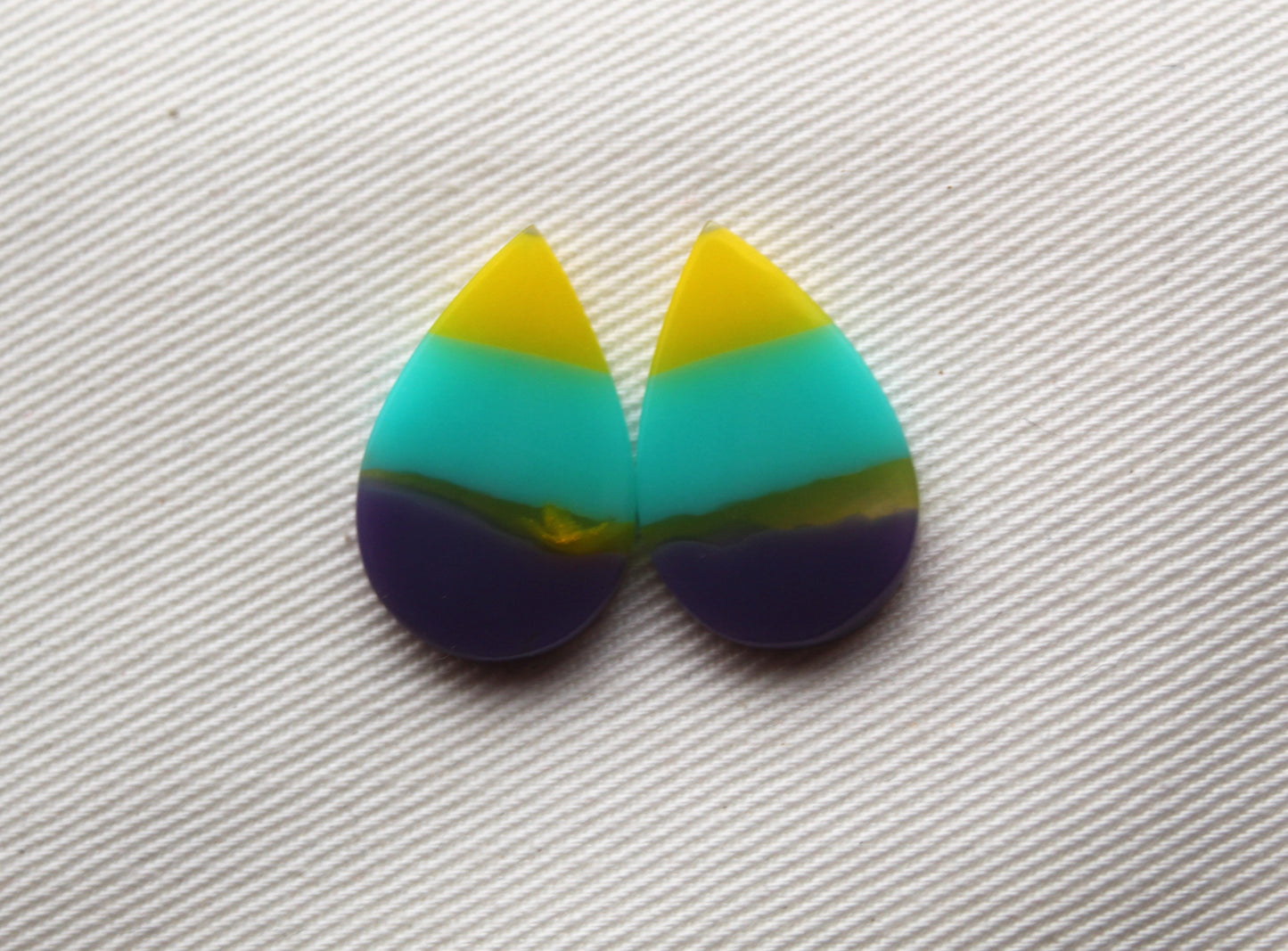 Small Resin Pair Cabochons Multicolors teardrop