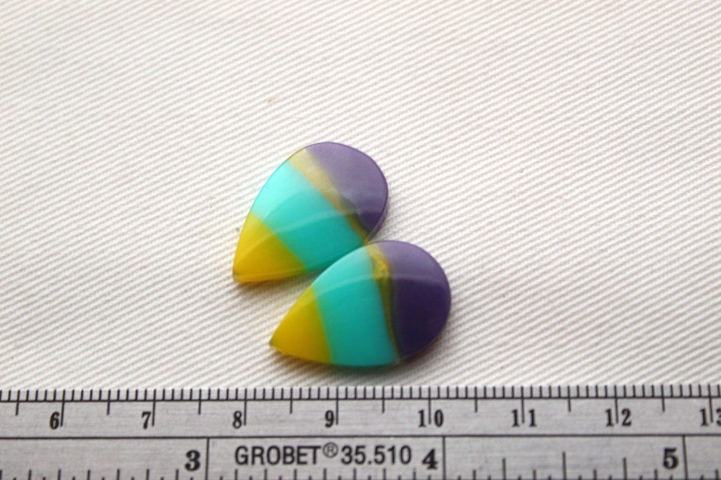 Small Resin Pair Cabochons Multicolors teardrop