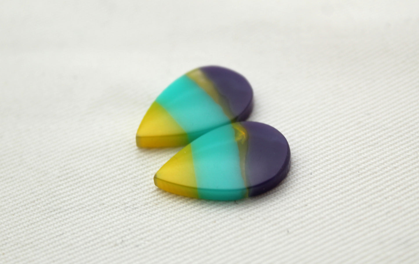 Small Resin Pair Cabochons Multicolors teardrop