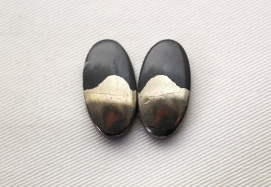 Apache Gold Cabochons Oval black golden