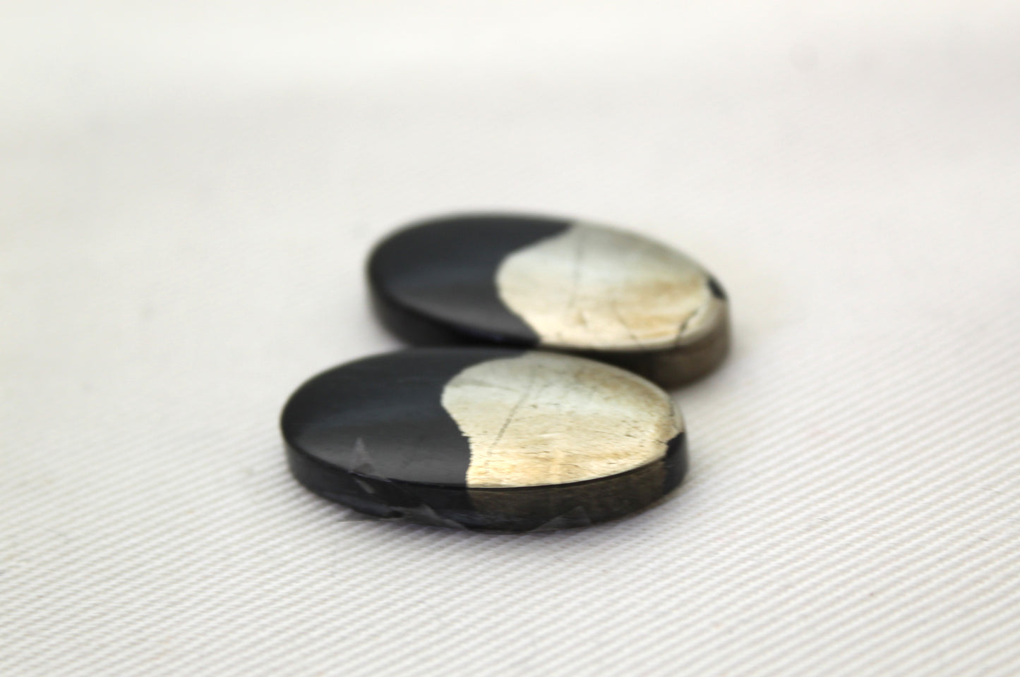 Apache Gold Cabochons Oval black golden