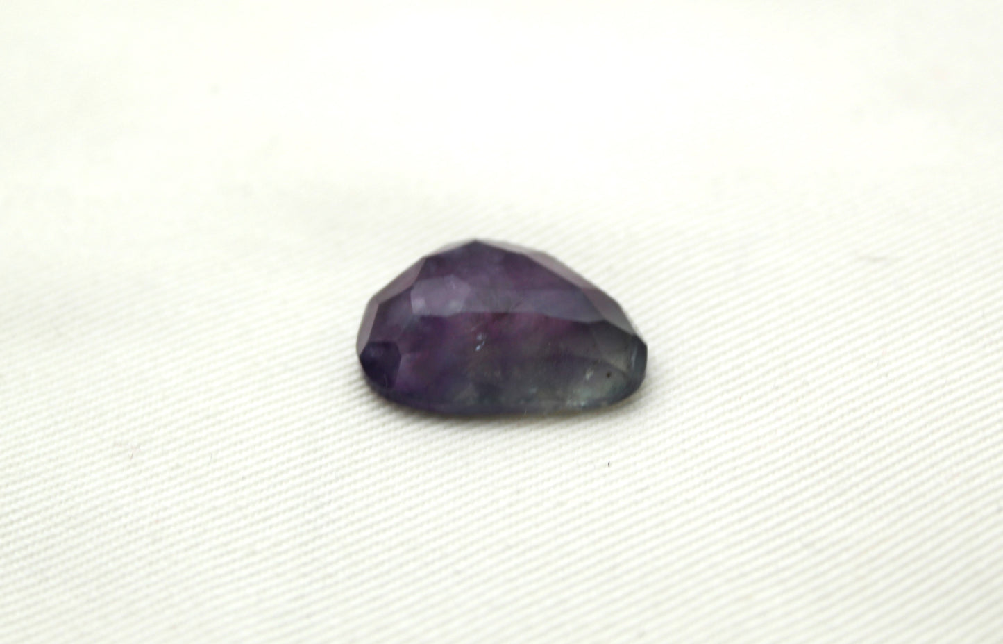 Rosecut Fluorite Cabochon Freeform Violet gemme