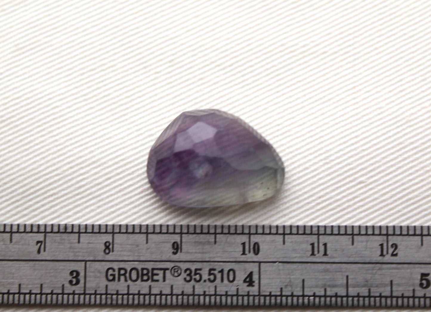 Rosecut Fluorite Cabochon Freeform Violet gemme