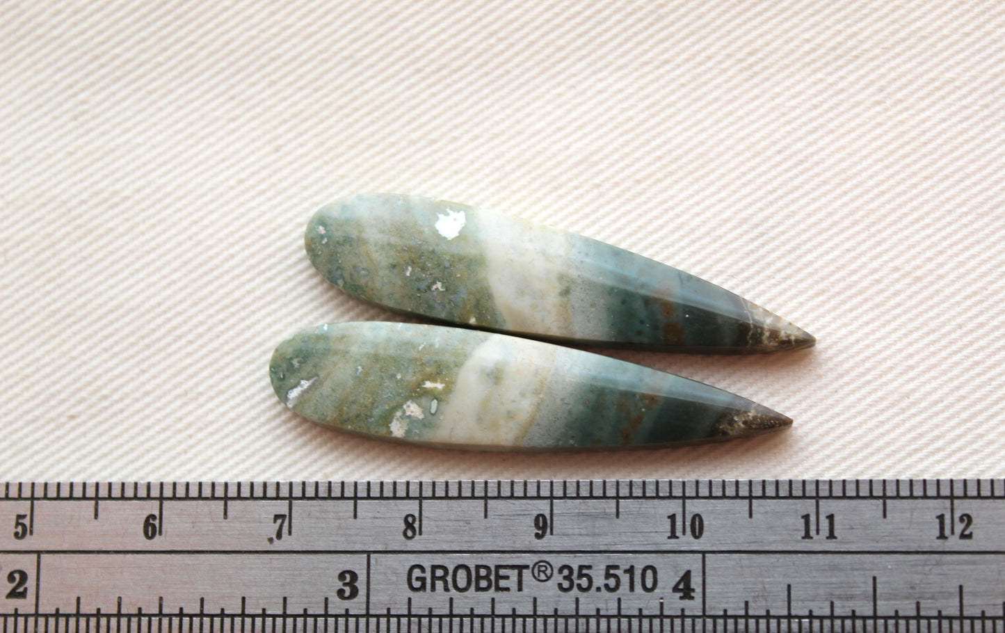 <tc>Paire de cabochons de Jaspe vert Indonésien naturelle</tc>