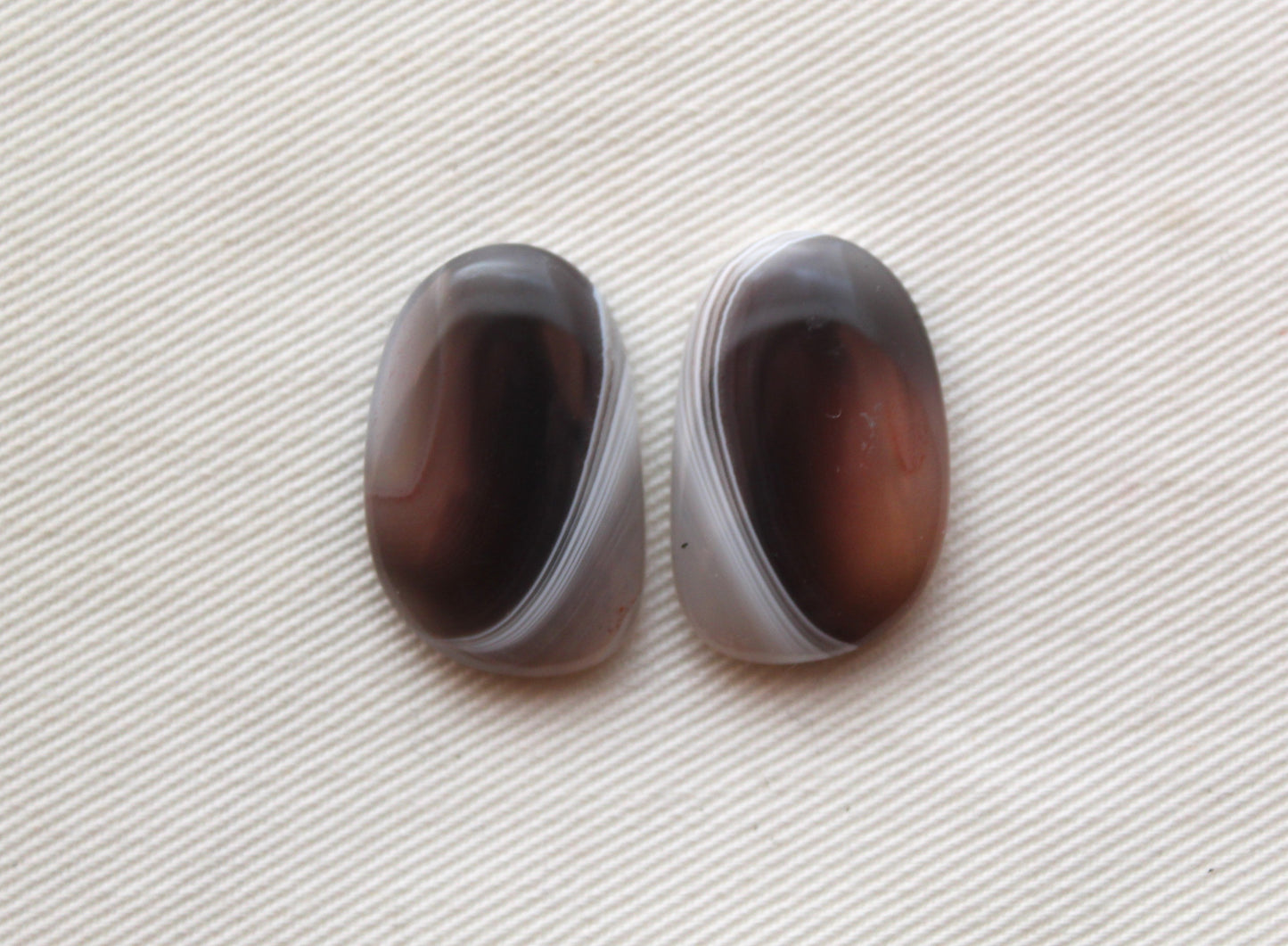 Botswana Agate Pair cabochon Gemstone beige