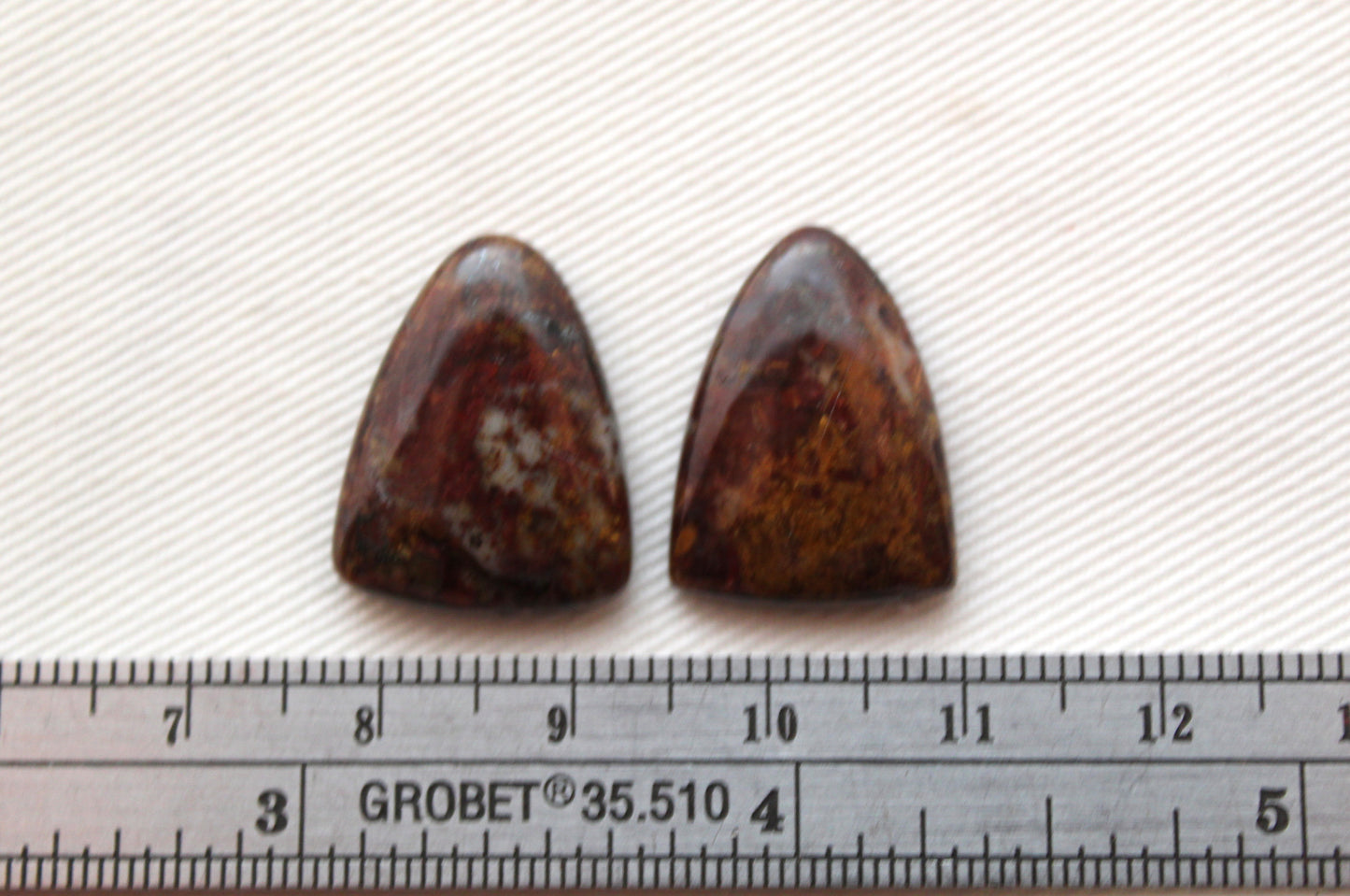 DEUX Pietersite Cabochon bouclier forme pierre précieuse naturelle