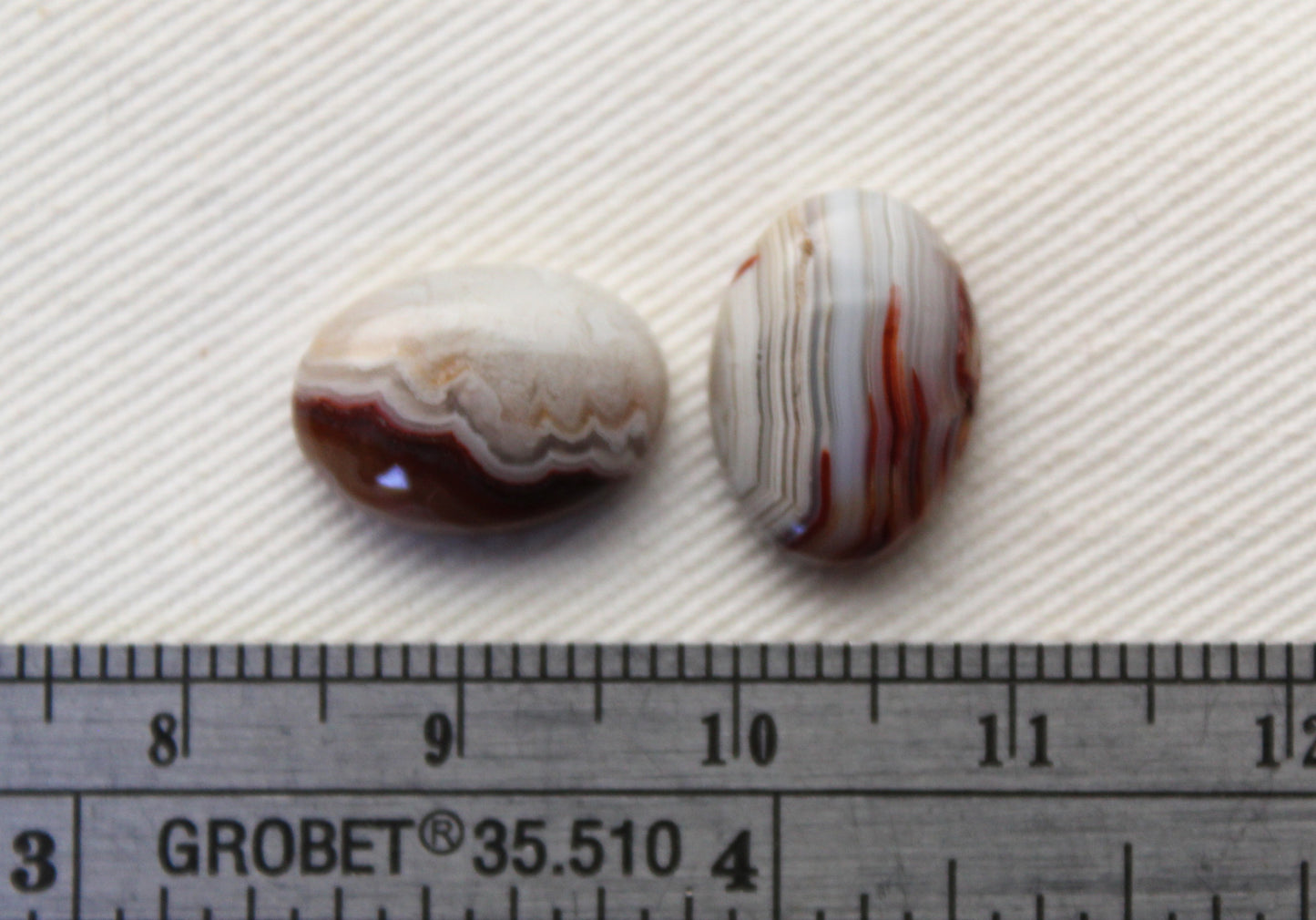 TWO Crazy Lace Agate Cabochons Gemstones ovale 10X14MM