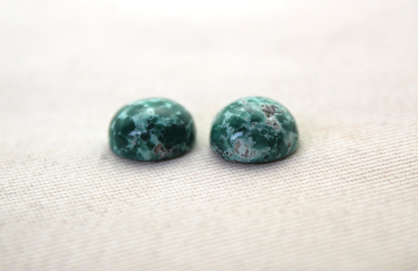 DEUX cabochons ronds Turquoise Pierres précieuses 10MM Mexique Ancienne mine