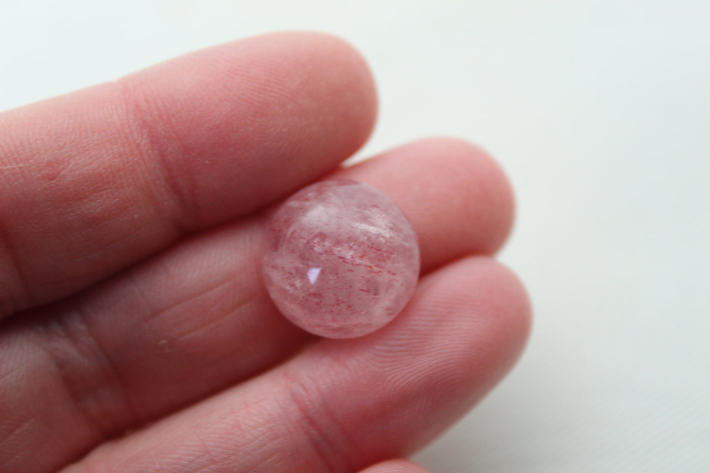 Deux pierres rondes de cabochon de quartz de fraise 15MM