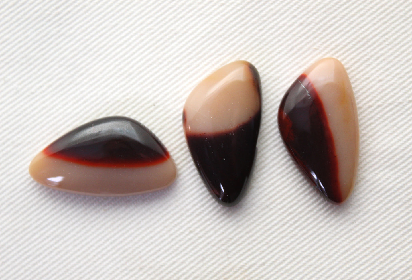 Lot of three mookaite cabochons 13x24MM  Gemstones natural red