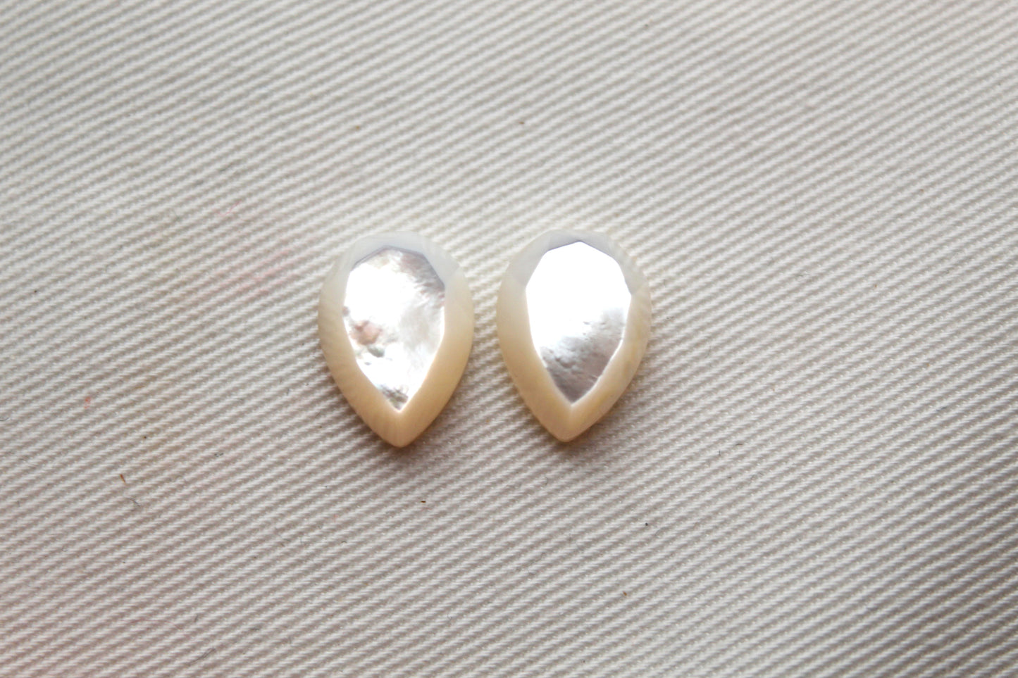 Two Mother of Pearl cabochons Gemstone Pear 10X14MM faceted