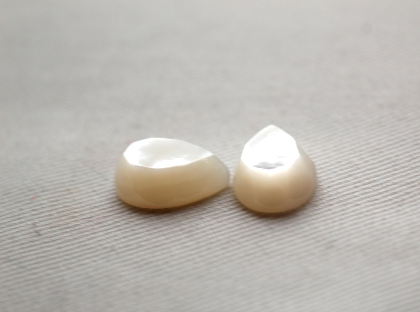 Two Mother of Pearl cabochons Gemstone Pear 10X14MM faceted