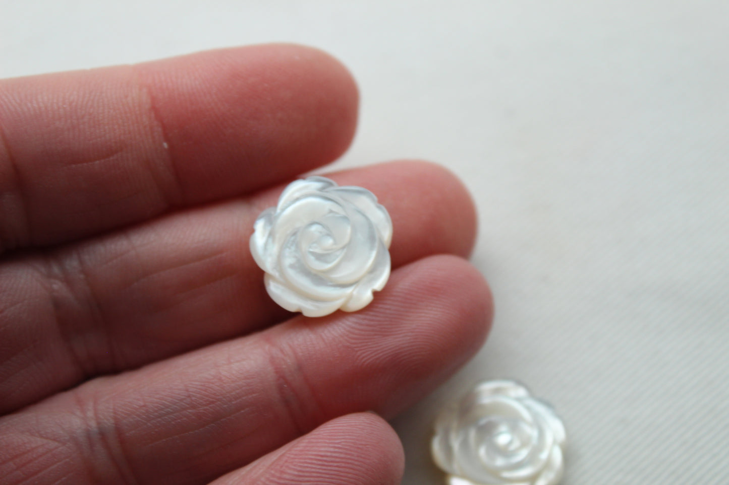 Two Mother of Pearl cabochons Gemstone FLOWER 15MM white
