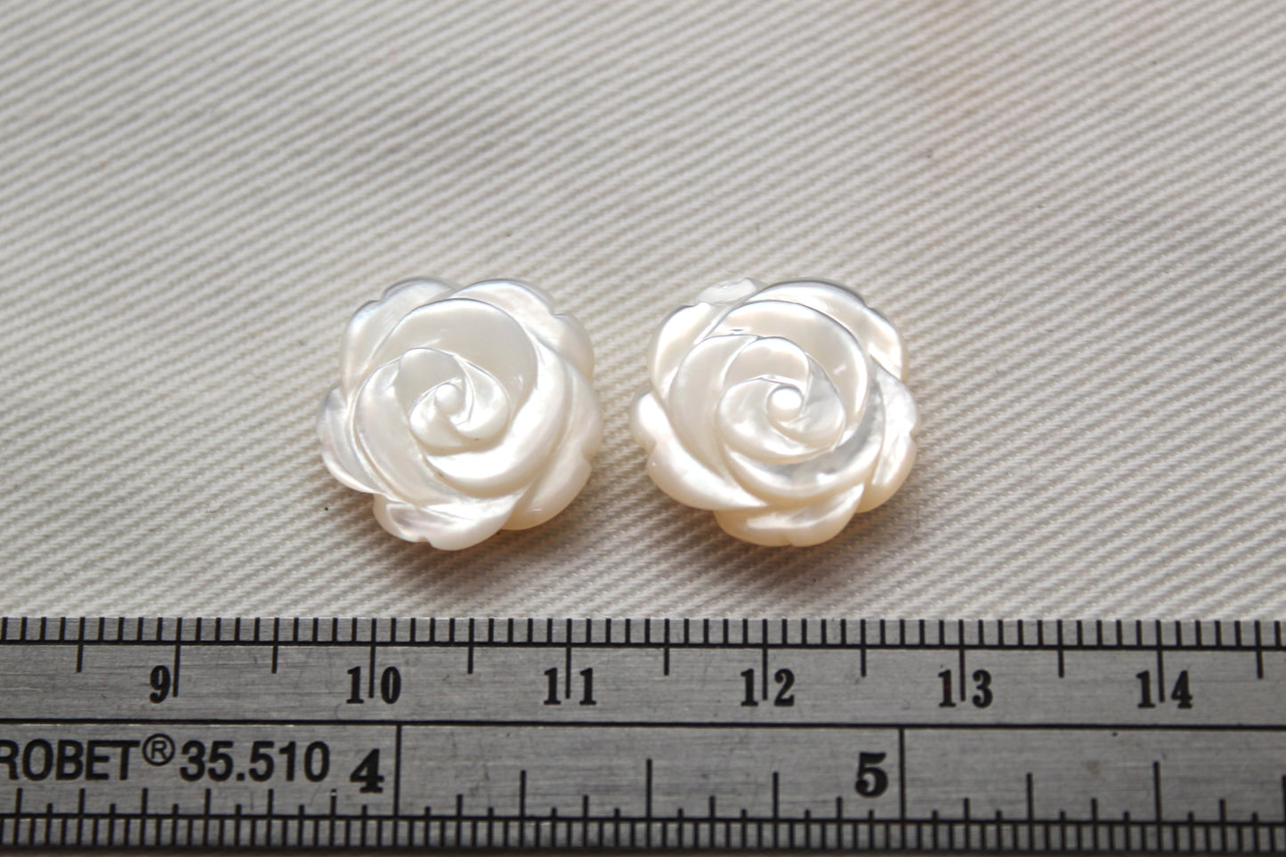 Two Mother of Pearl cabochons Gemstone FLOWER 15MM white