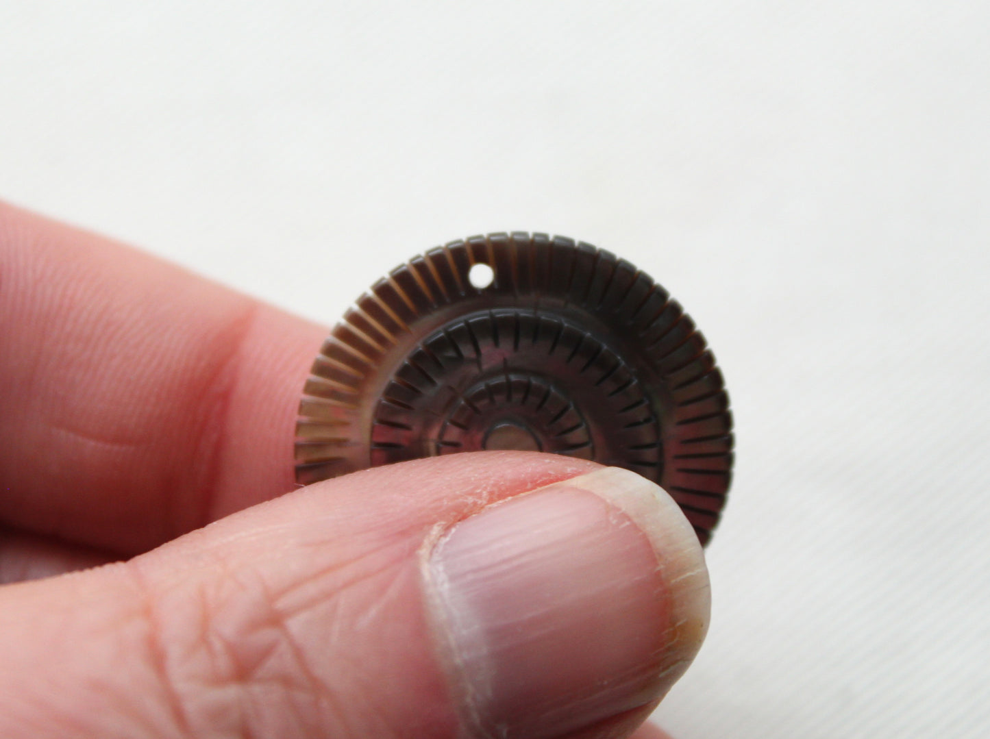 ONE Mother of Pearl drilled cabochon Gemstone round Swirl 25MM