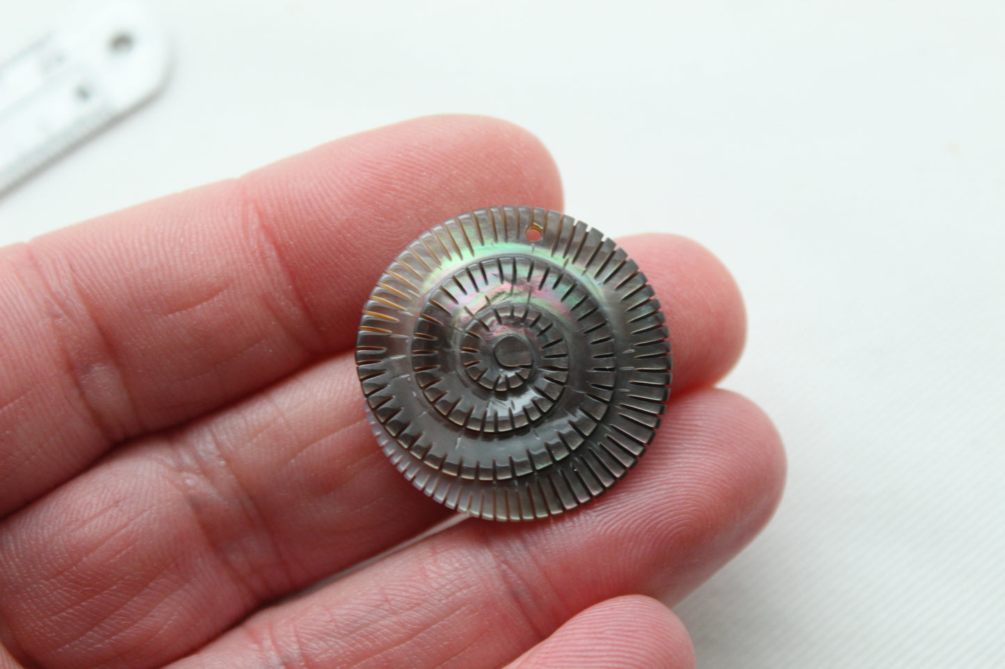 ONE Mother of Pearl drilled cabochon Gemstone round Swirl 25MM