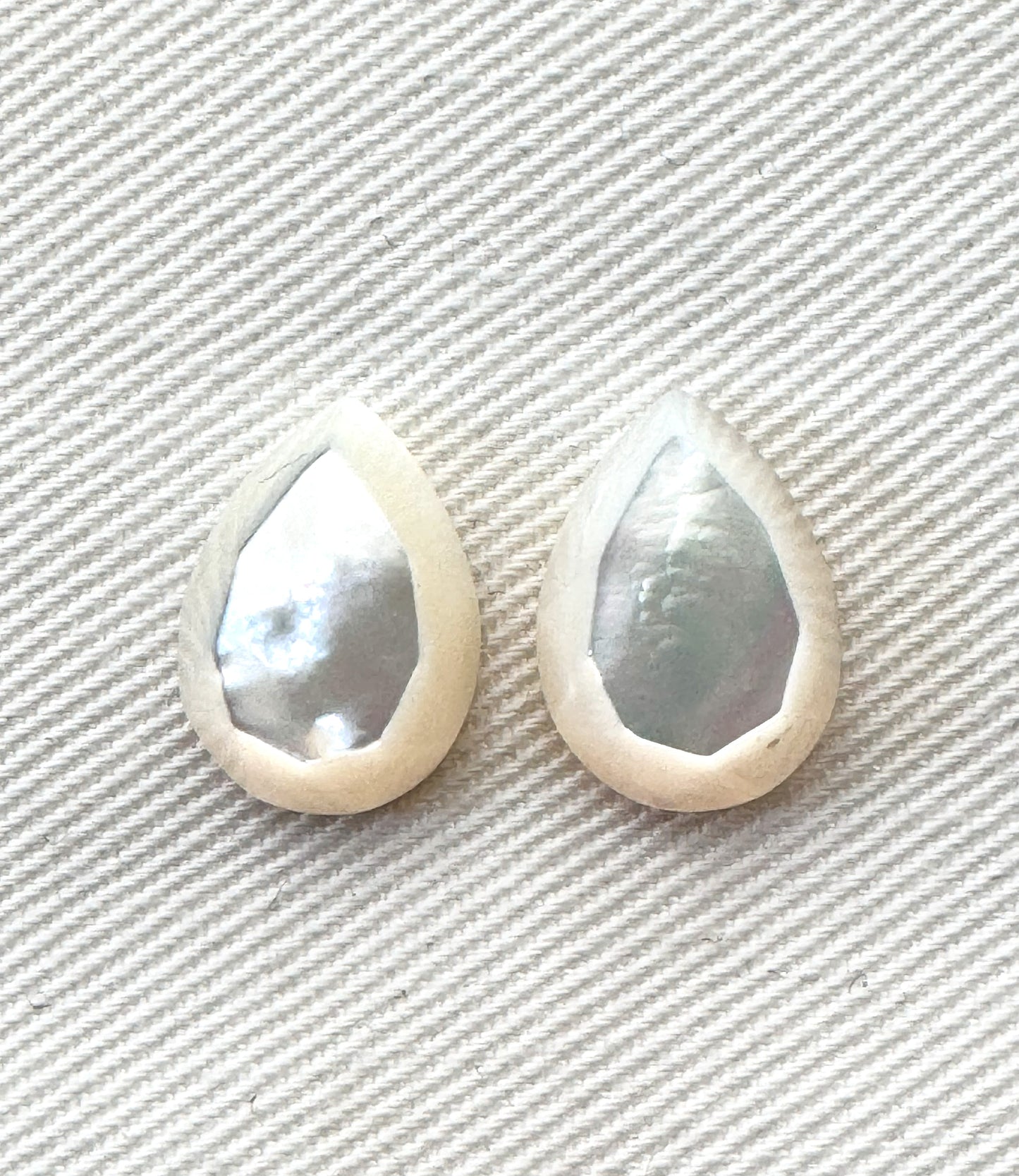Two Mother of Pearl cabochons Gemstone Pear 10X14MM faceted