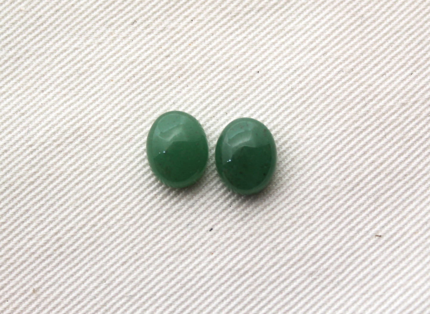 TWO oval green aventurine cabochons Gemstone 8X10MM