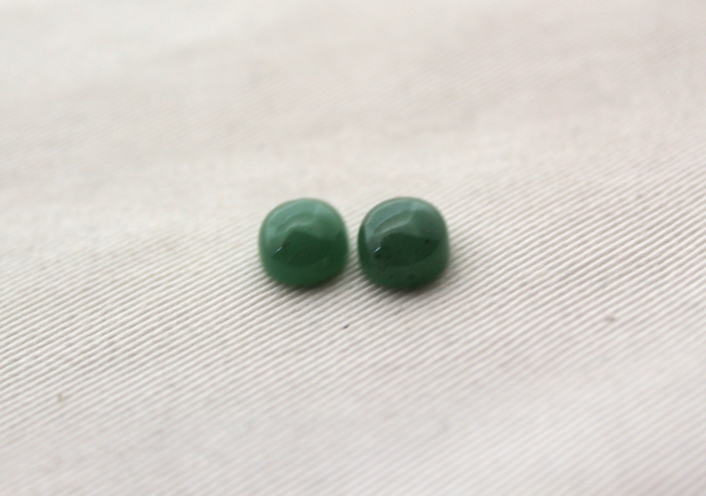 TWO oval green aventurine cabochons Gemstone 8X10MM