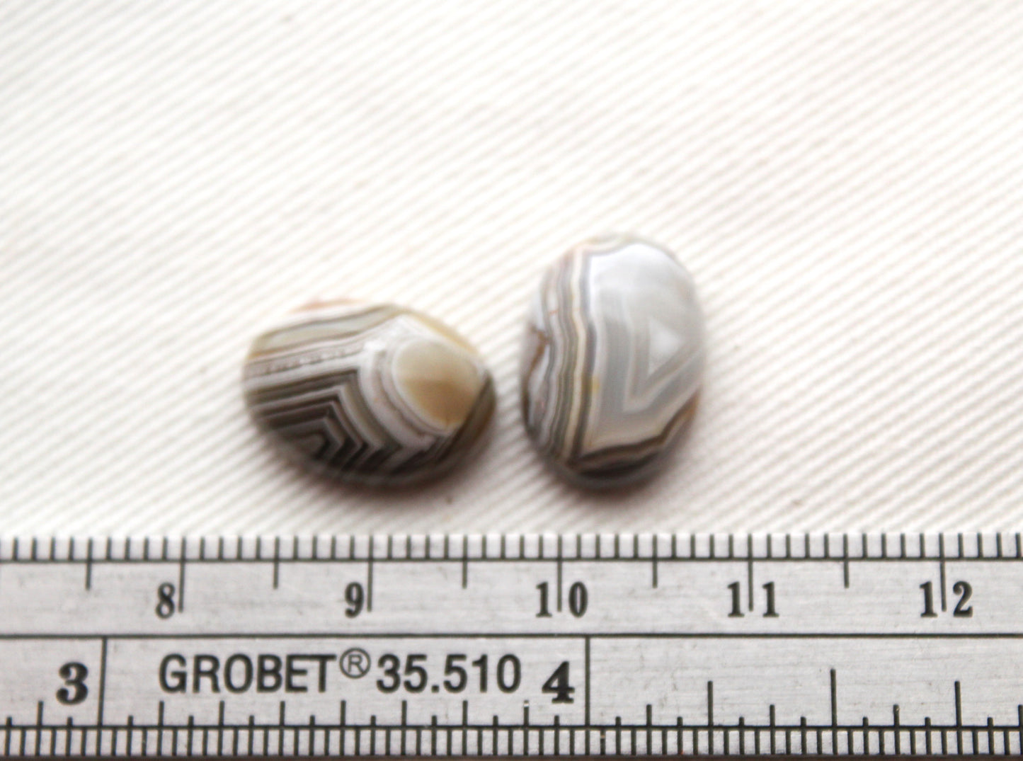TWO Crazy Lace Agate Cabochons Gemstones ovale 10X14MM