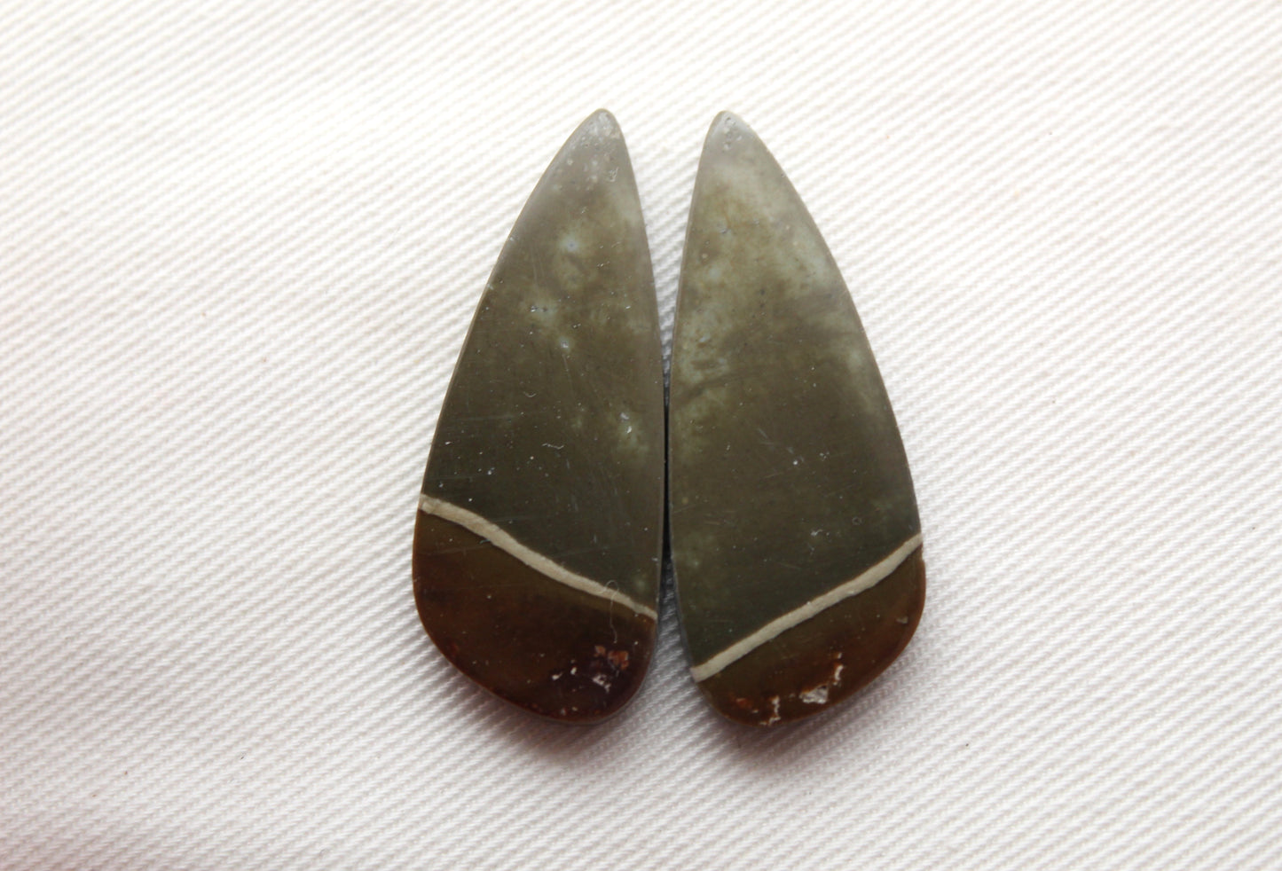 <tc>Paire de  cabochons de Jaspe polychrome goutte</tc>