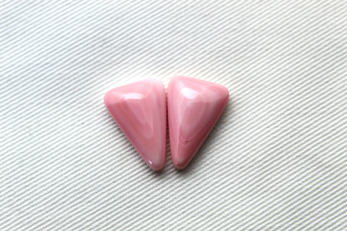 Pair Queen Conch Shell triangle Cabochon 18X12MM