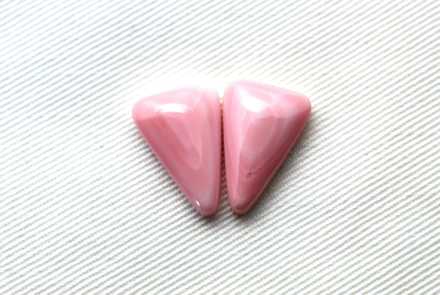 Pair Queen Conch Shell triangle Cabochon 18X12MM