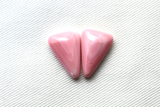 Pair Queen Conch Shell triangle Cabochon 18X12MM