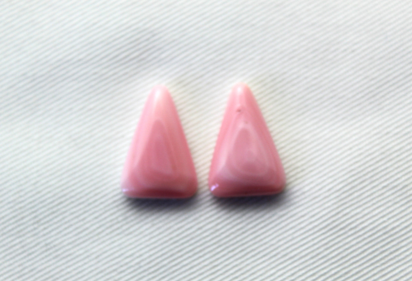 Pair Queen Conch Shell triangle Cabochon 18X12MM