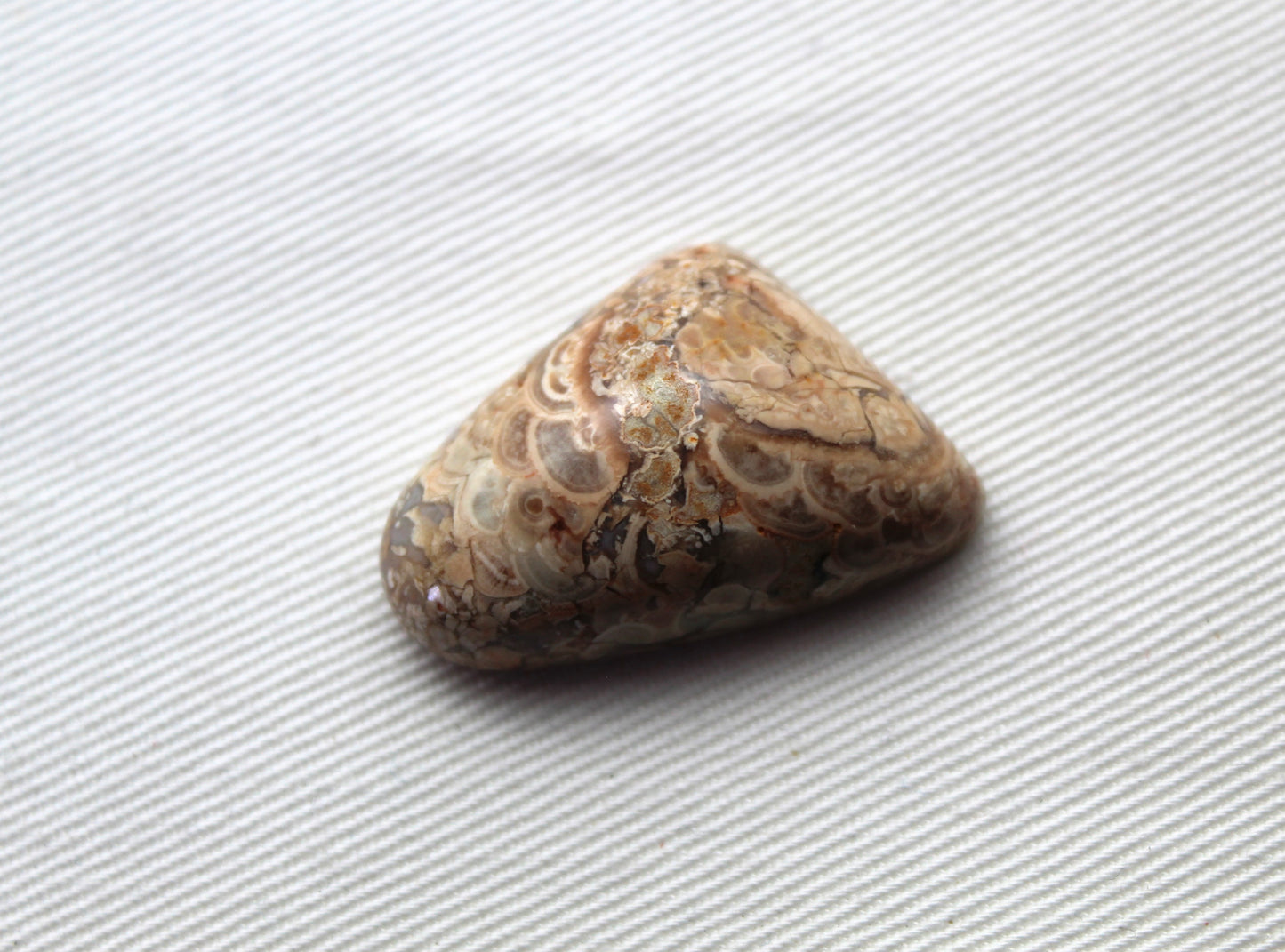 Natural Agate Cabochon Gemstone beige brown
