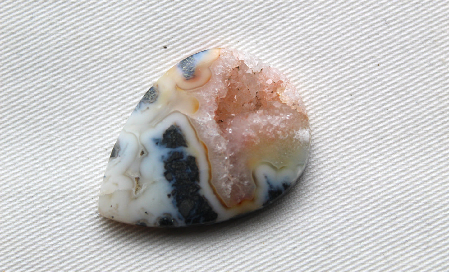 Marcasite in Agate Cabochon Gemstone white with Druzy