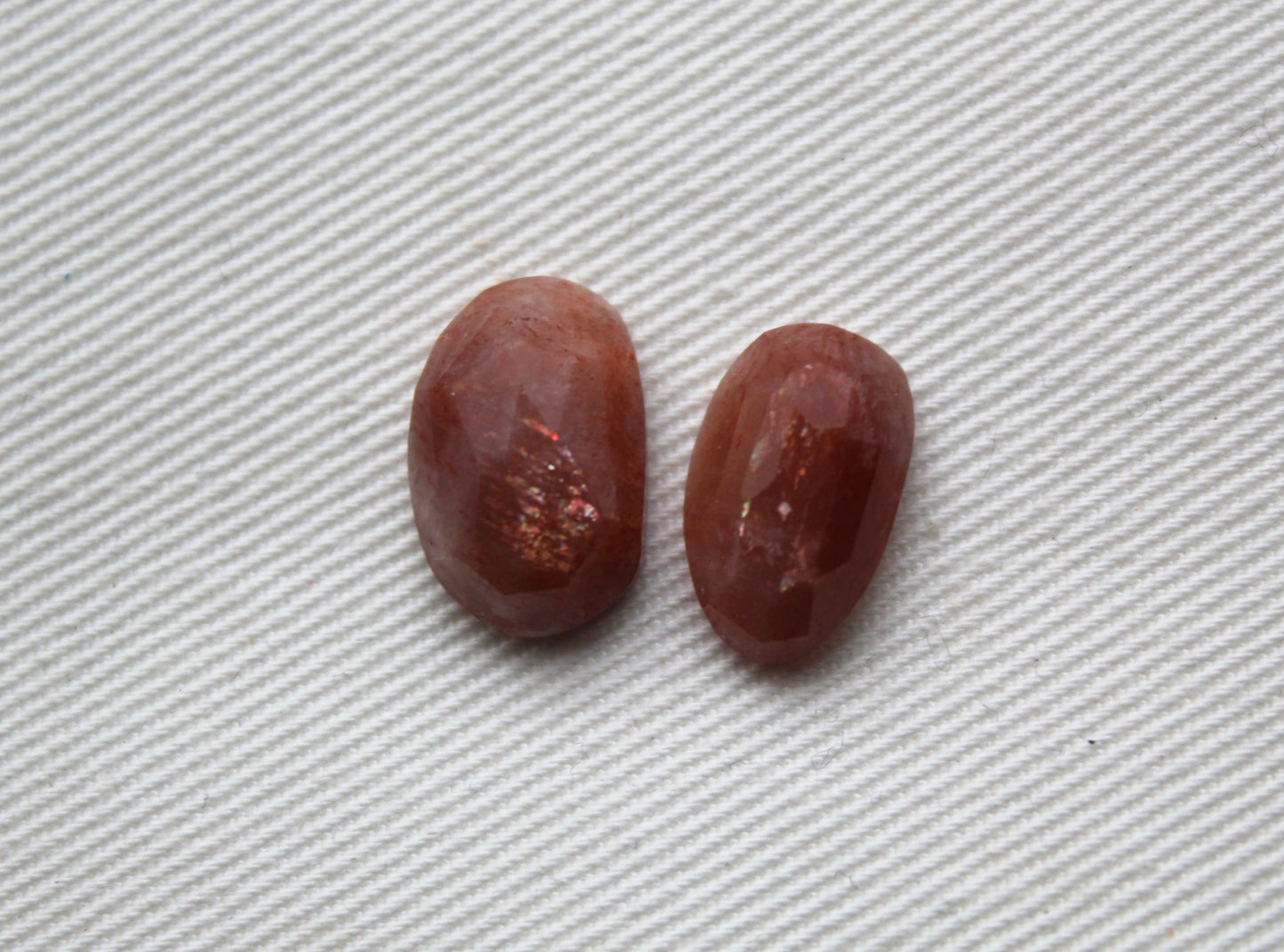<tc>Deux cabochons de sunstone ovales 10x8MM pierres oranges</tc>
